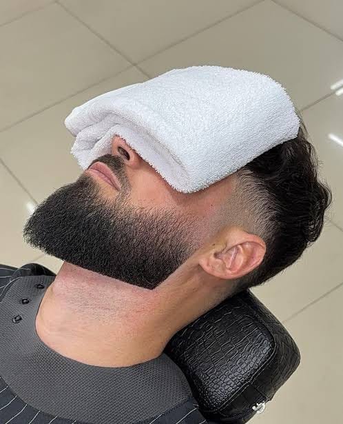 Barba terapia com toalha quente na AZVDO Barbearia